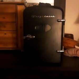 Frigidaire mini frige